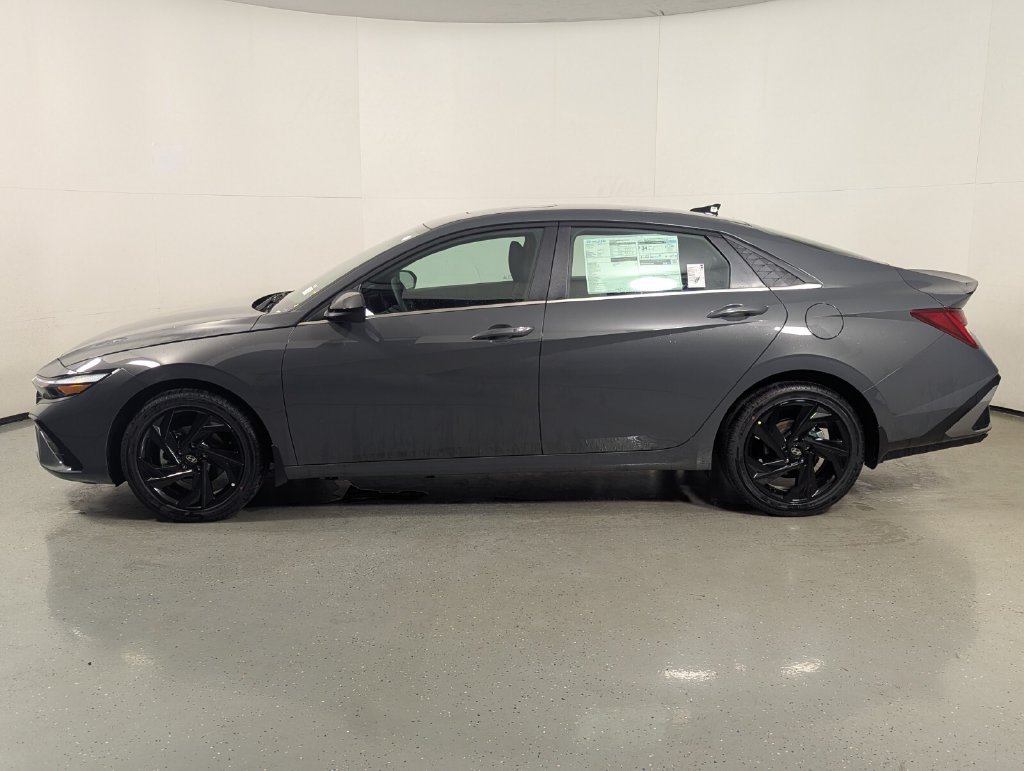 New 2026 Hyundai Elantra SEL Sport Premium FWD image 4