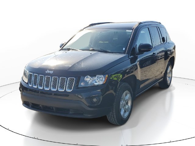 Used 2017 Jeep Compass Latitude FWD image 2
