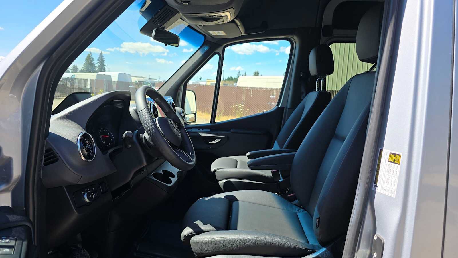 Used 2025 Mercedes-Benz Sprinter 2500 image 21