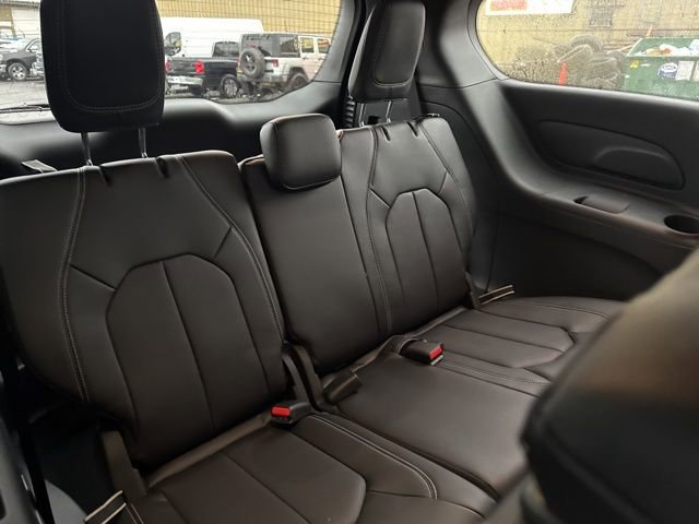 New 2026 Chrysler Pacifica Select w/ S Appearance Package image 12