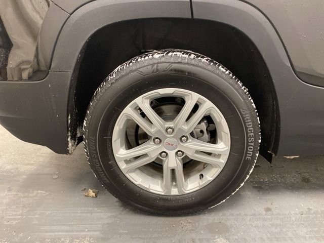 Used 2022 GMC Terrain SLE w/ Driver Convenience Package AWD/4WD image 32