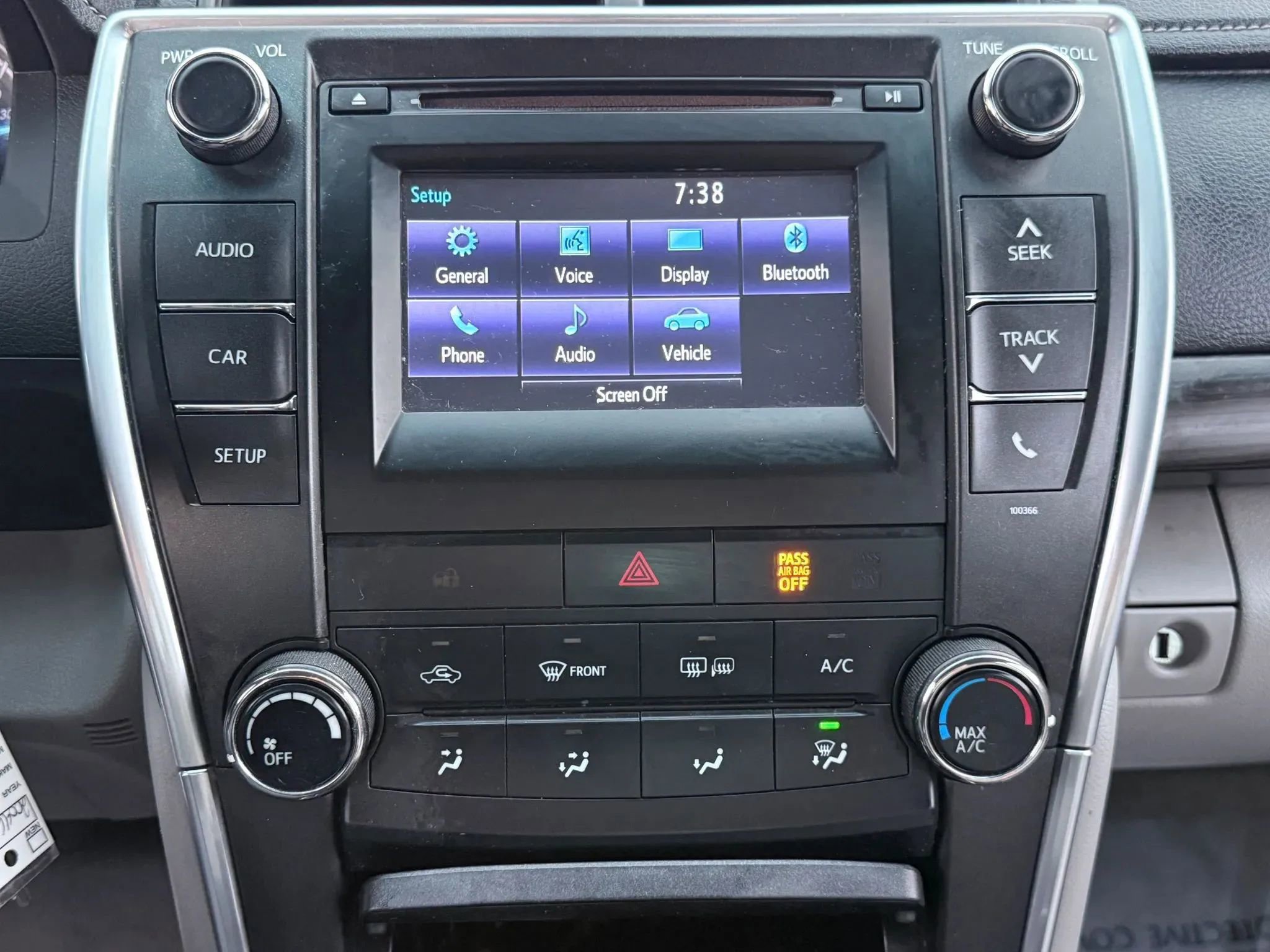 Used 2015 Toyota Camry LE image 25