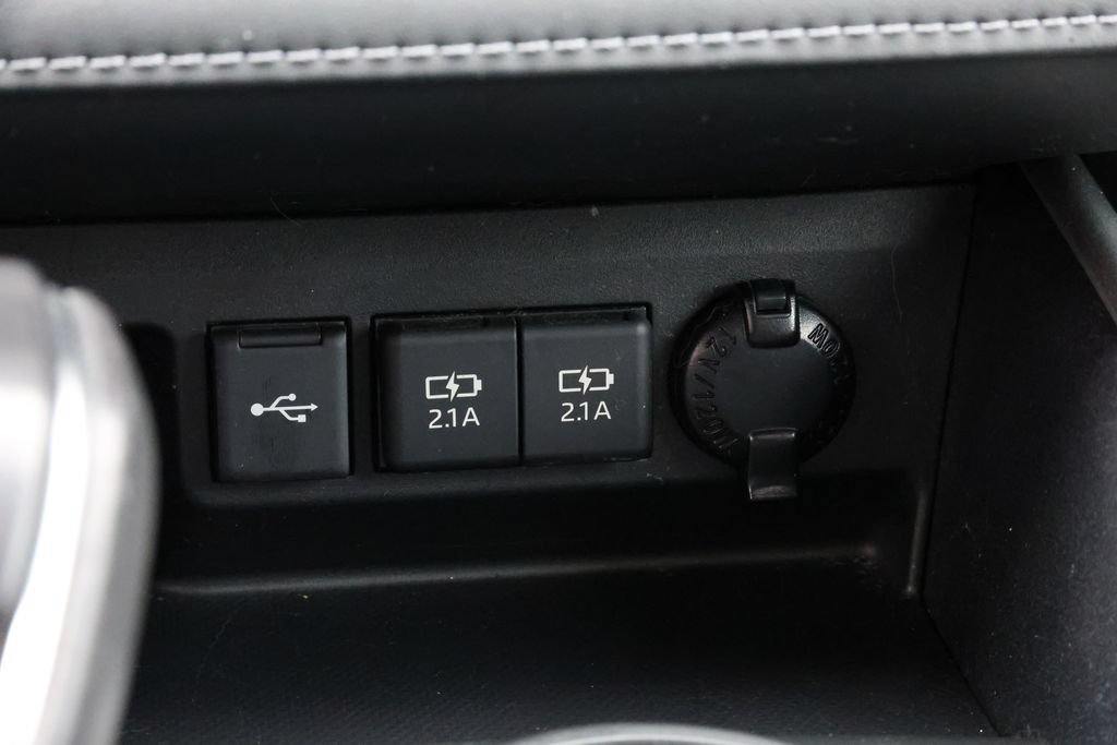 Used 2021 Toyota Highlander XLE AWD/4WD image 25