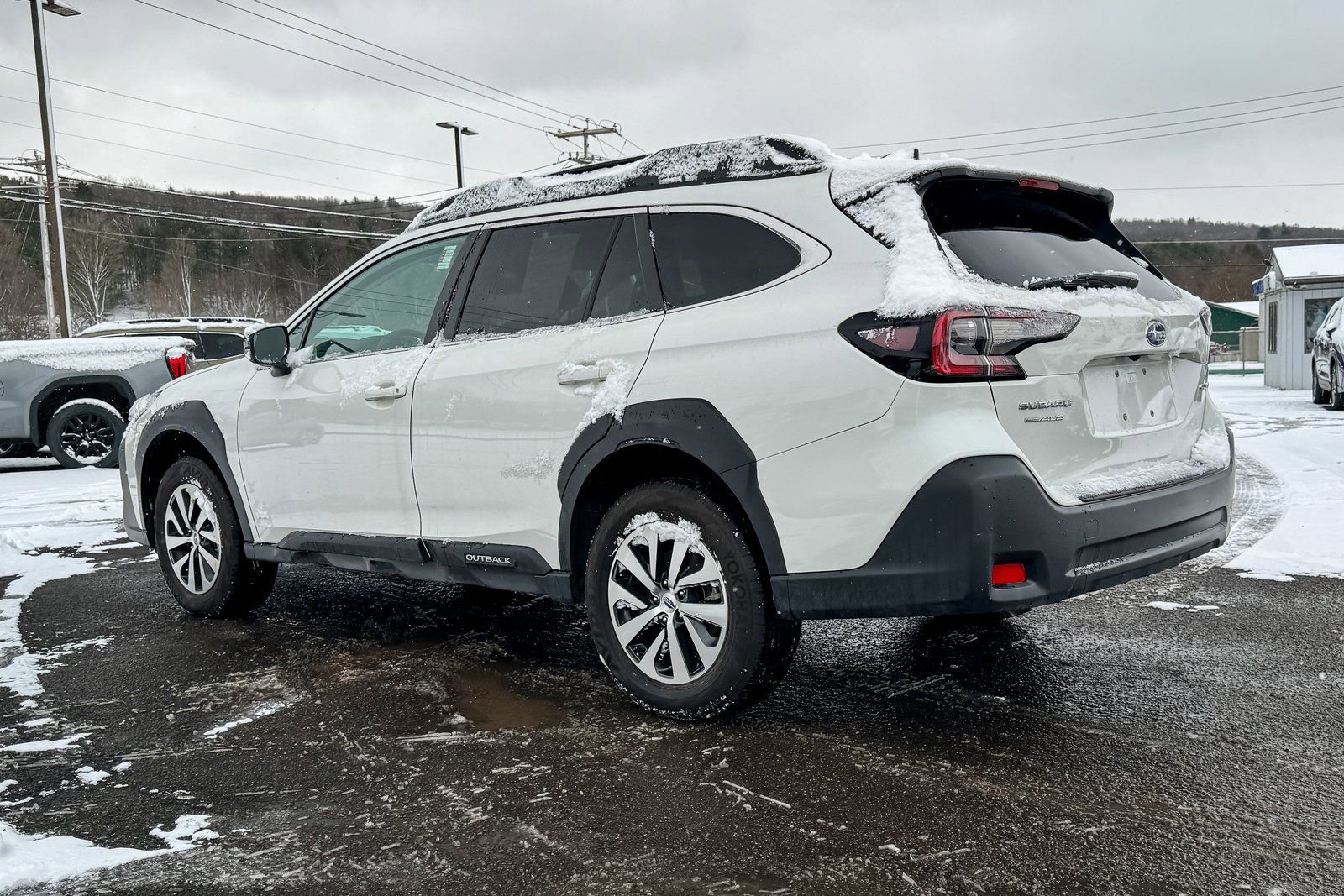 Used 2024 Subaru Outback Premium image 5