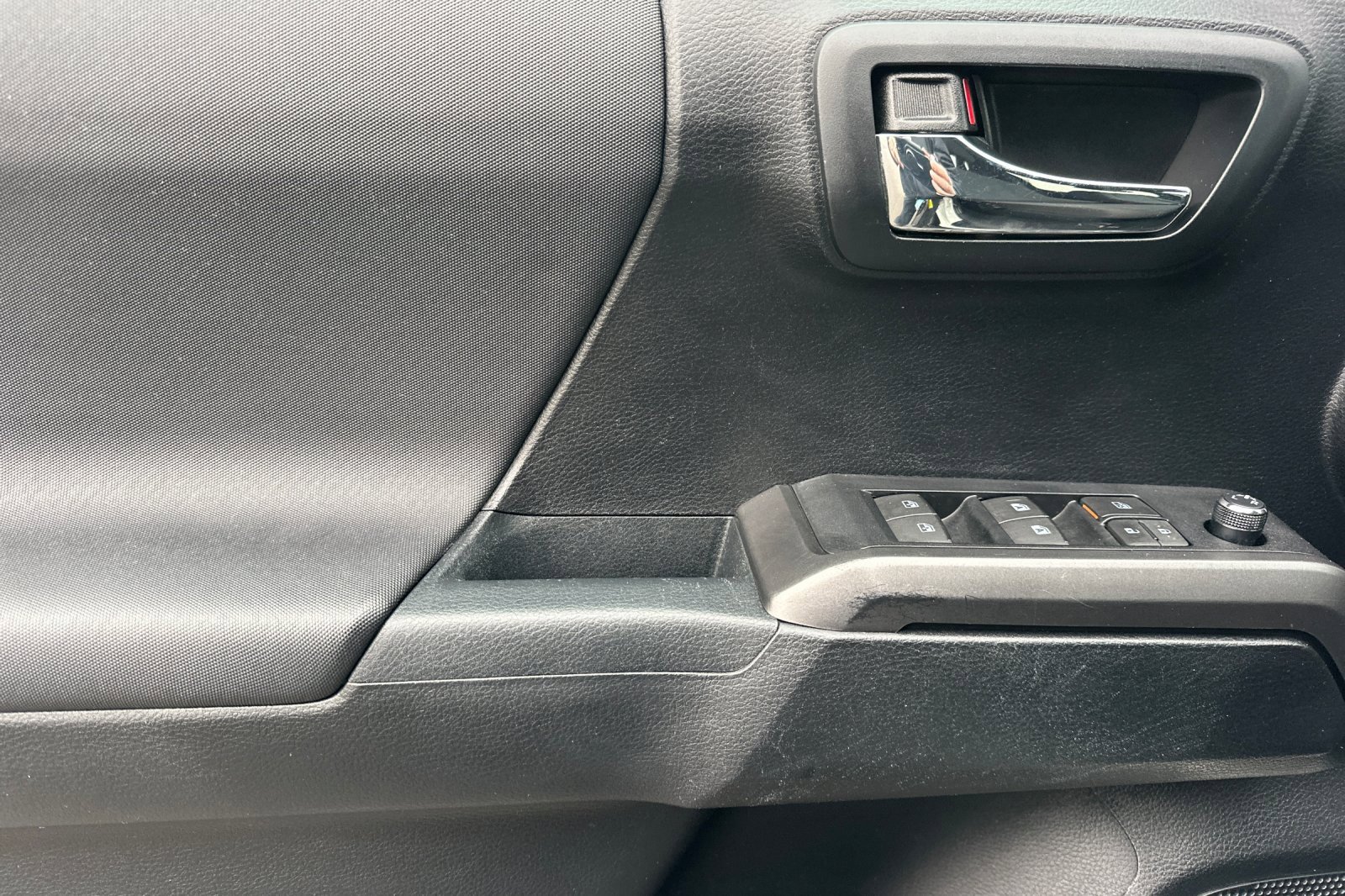 Used 2016 Toyota Tacoma TRD Sport image 10