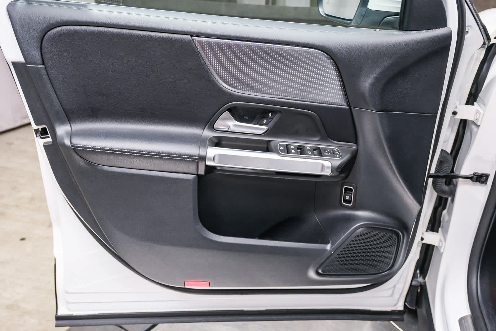 Used 2022 Mercedes-Benz GLB 250 image 27