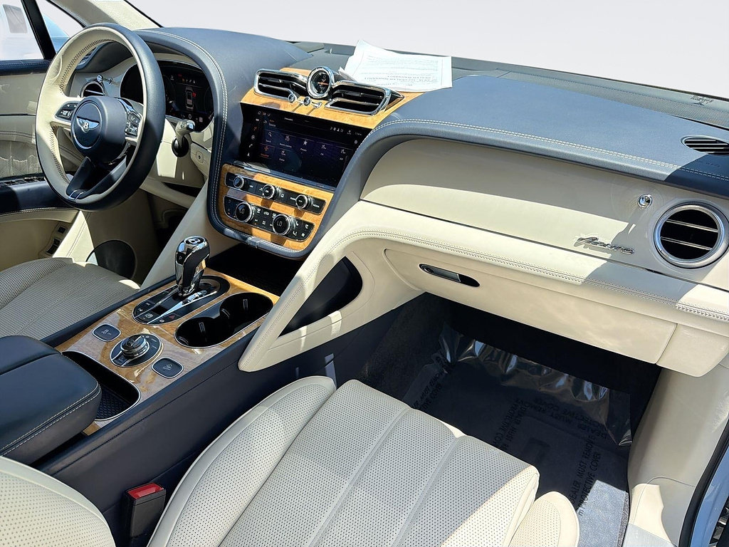 Used 2023 Bentley Bentayga Plug-In Hybrid AWD/4WD image 33
