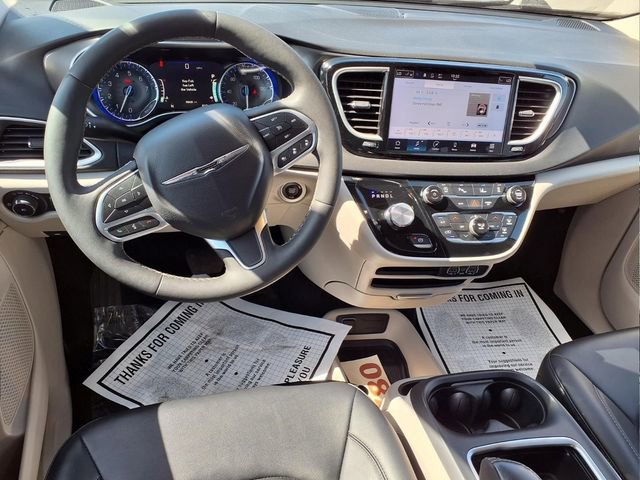Used 2024 Chrysler Pacifica Touring-L FWD image 15