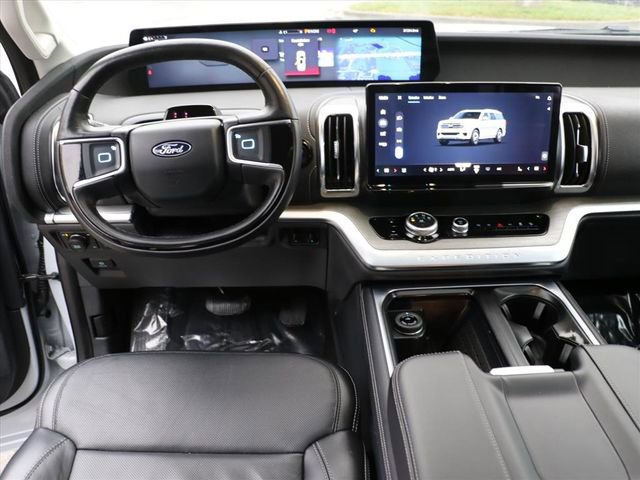 Used 2025 Ford Expedition Platinum image 17