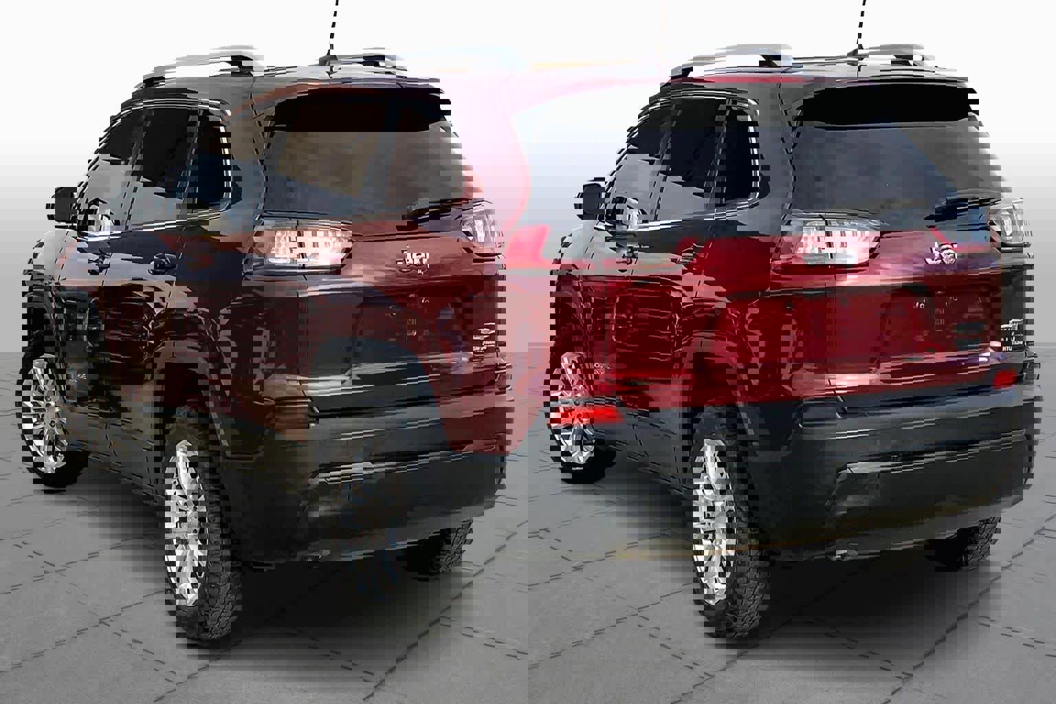 Used 2019 Jeep Cherokee Latitude w/ Popular Appearance Group image 12