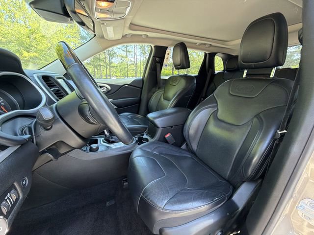 Used 2017 Jeep Cherokee Overland w/ Technology Group AWD/4WD image 11