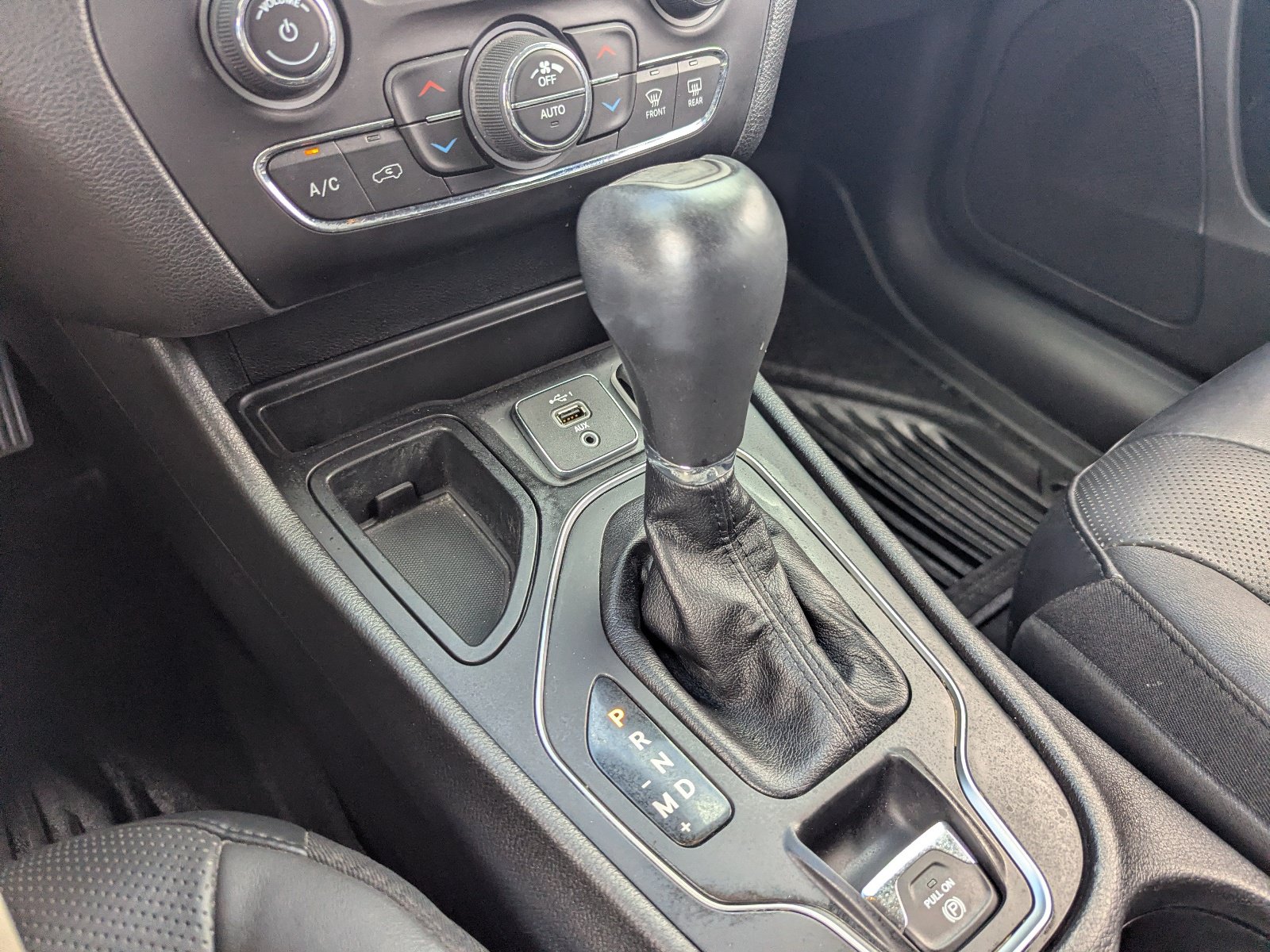 Used 2020 Jeep Cherokee Latitude Lux w/ Comfort/Convenience Group FWD image 29
