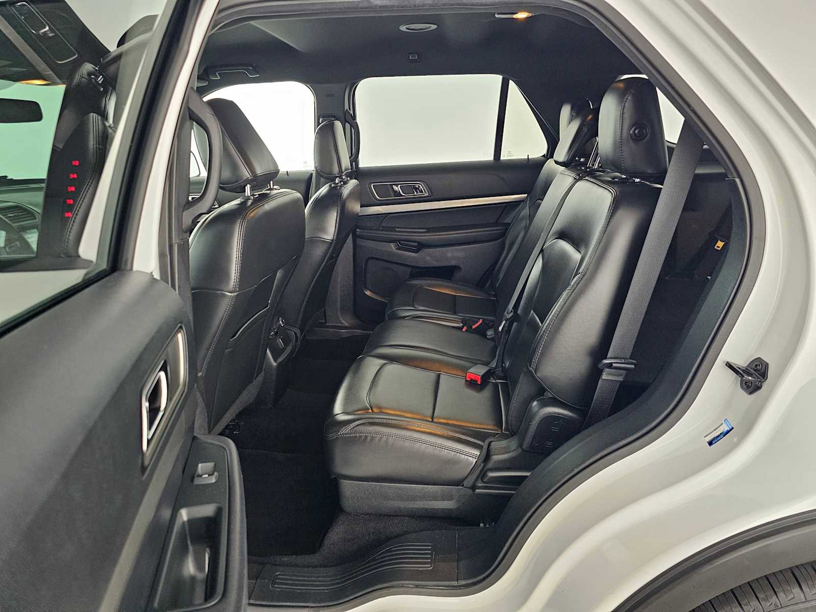 Used 2019 Ford Explorer XLT w/ Equipment Group 202A image 18