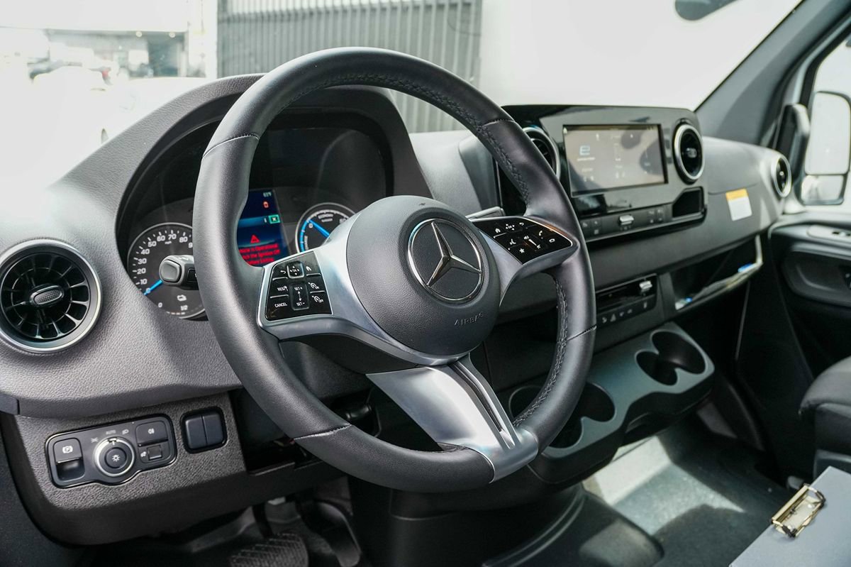 Used 2024 Mercedes-Benz eSprinter 170 Cargo image 22