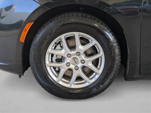 Used 2022 Chrysler Pacifica Touring-L FWD image 21