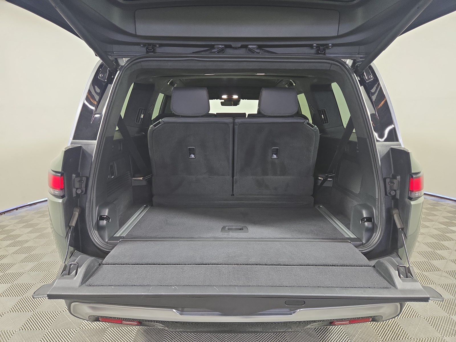 Used 2022 Rivian R1S Launch Edition Quad AWD/4WD image 15
