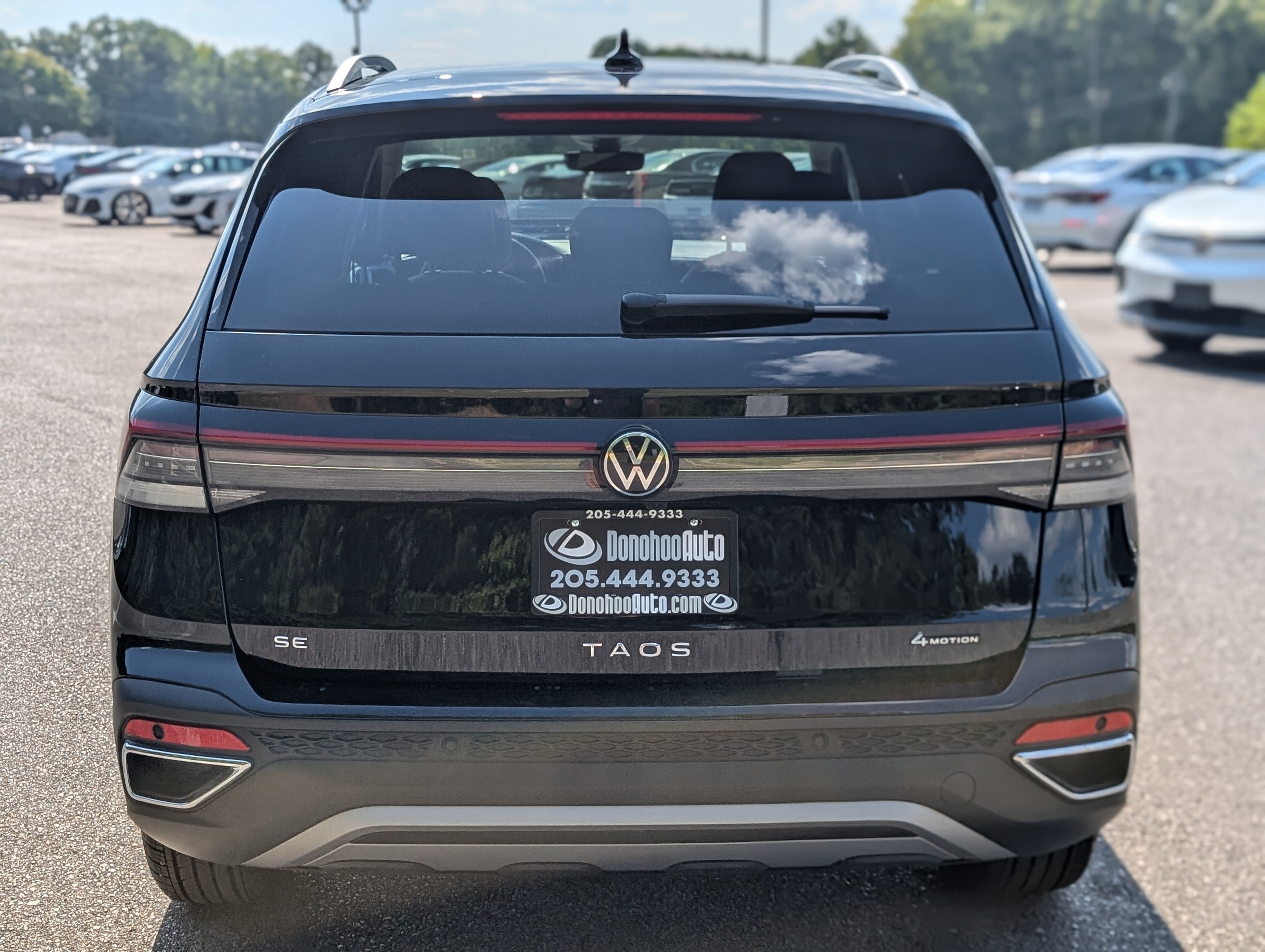 Used 2025 Volkswagen Taos SE AWD/4WD image 8
