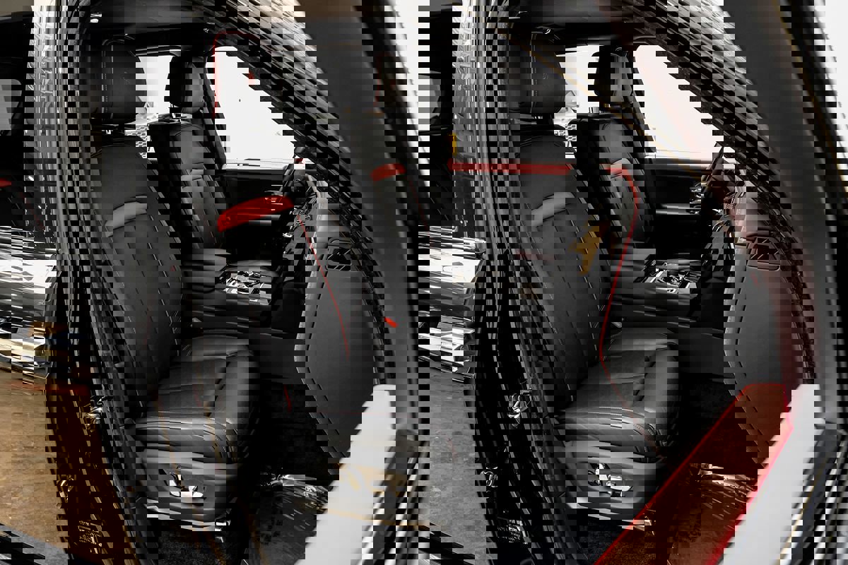 Used 2022 Rolls-Royce Cullinan Black Badge w/ Dark Exterior Package image 31