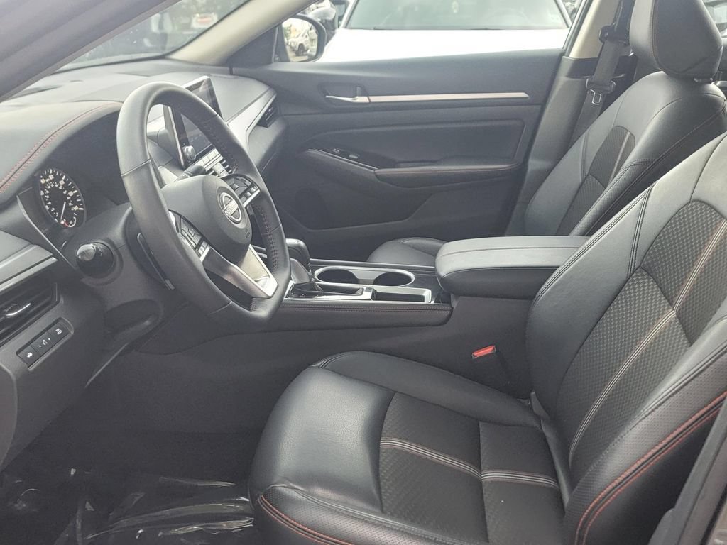 Used 2024 Nissan Altima 2.5 SR FWD image 11