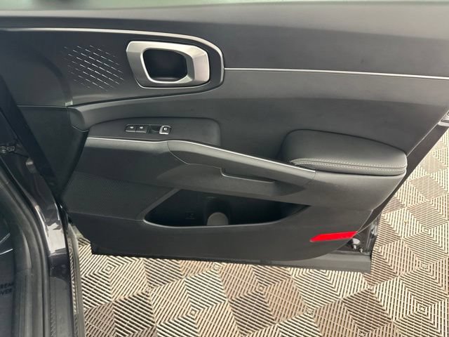 Certified 2025 Kia Sorento EX w/ Panoramic Sunroof Package FWD image 21