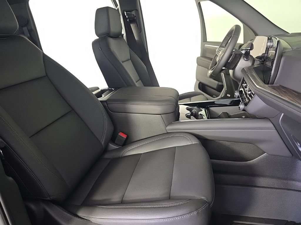 New 2026 Chevrolet Suburban LT w/ Comfort Package AWD/4WD image 37
