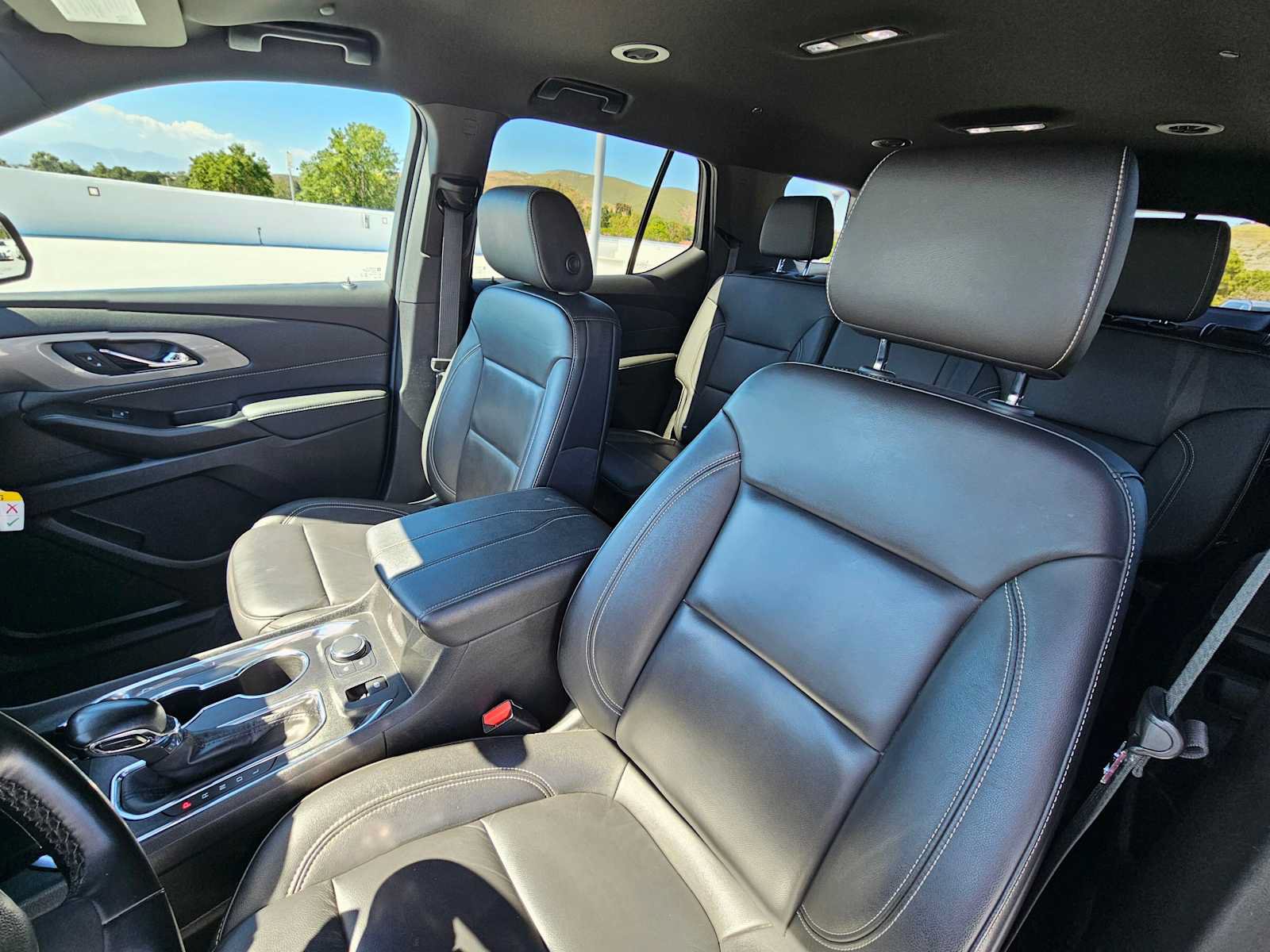 Used 2023 Chevrolet Traverse LT FWD image 23