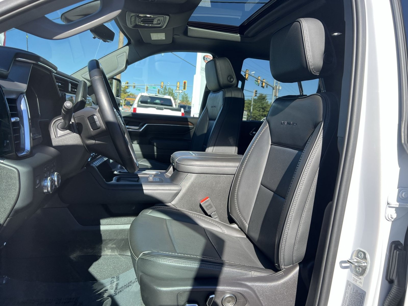 Used 2024 GMC Sierra 2500 Denali w/ Denali Reserve Package AWD/4WD image 13