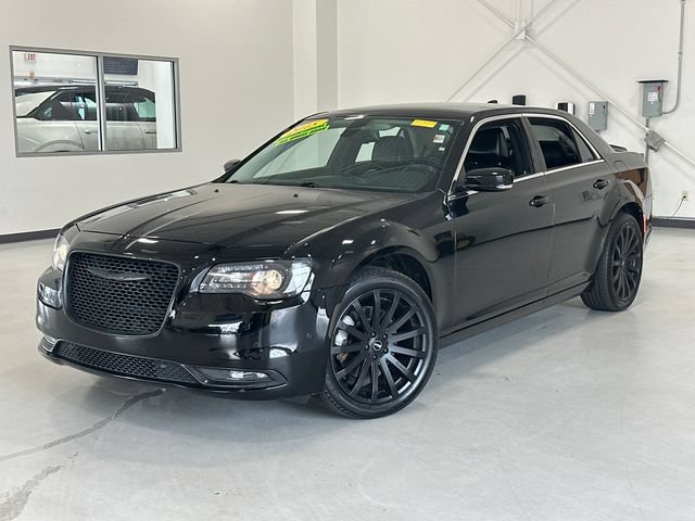 Used 2015 Chrysler 300 Limited w/ 300 Premium Group AWD/4WD image 1
