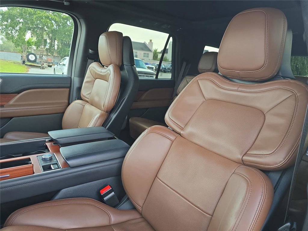 Certified 2024 Lincoln Navigator Reserve AWD/4WD image 22