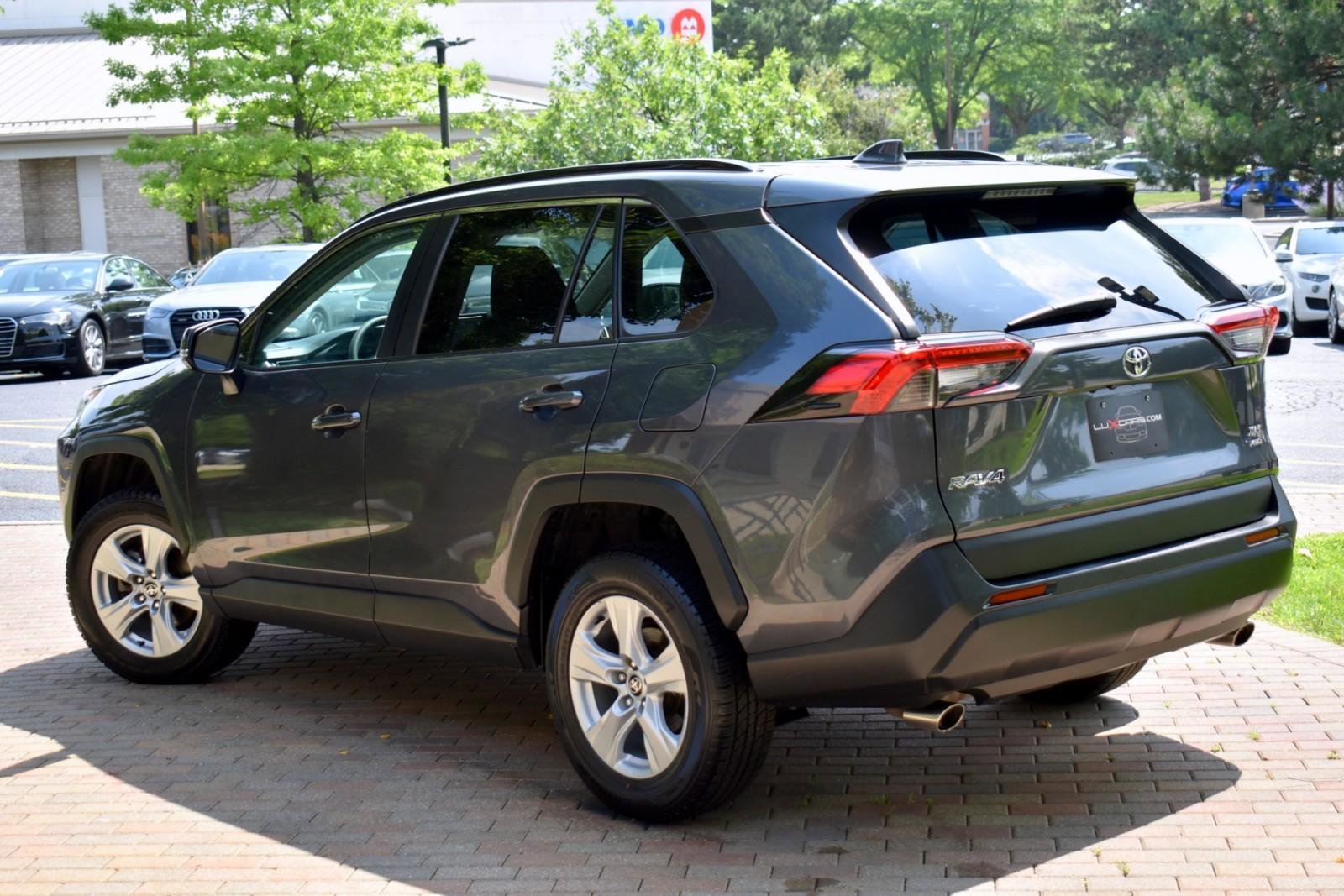 Used 2021 Toyota RAV4 XLE image 9