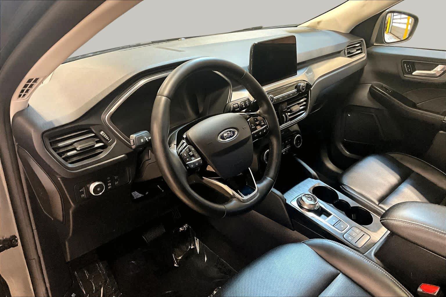 Used 2022 Ford Escape Titanium FWD image 17