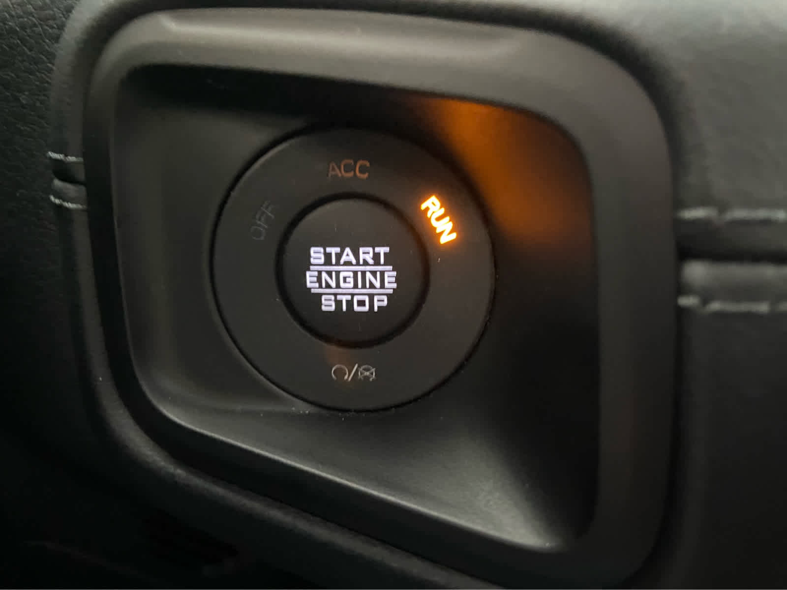 Used 2024 Jeep Wrangler Sahara w/ Technology Group AWD/4WD image 43