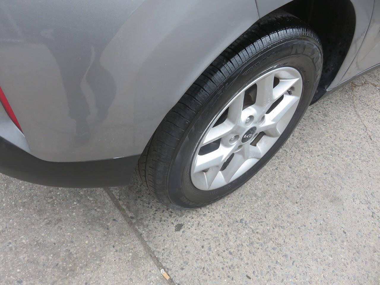 Used 2023 Kia Soul LX w/ LX Technology Package FWD image 32