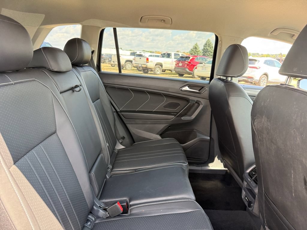 Used 2023 Volkswagen Tiguan SE AWD/4WD image 38