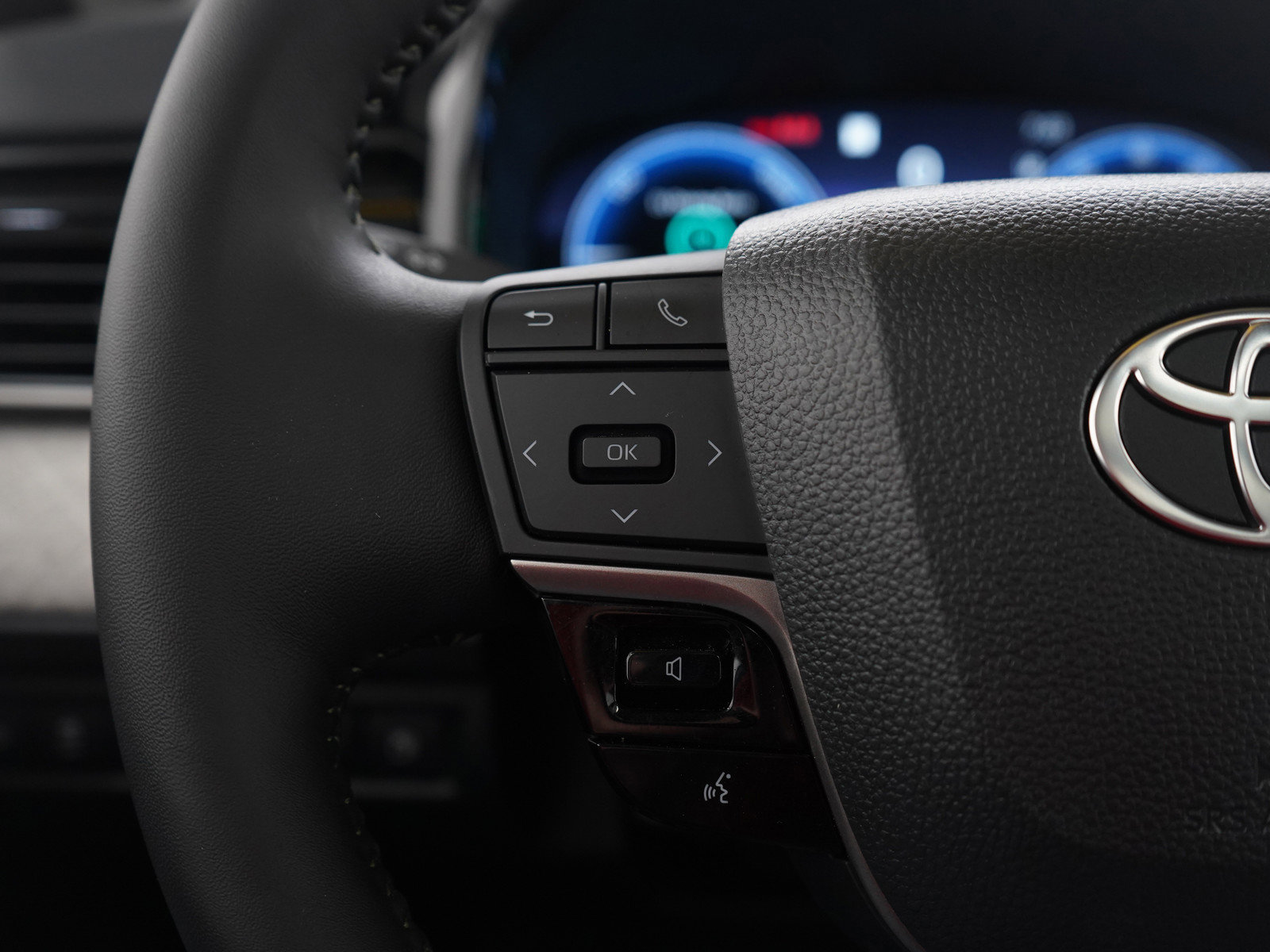 Used 2026 Toyota Camry XLE w/ Premium Plus Package image 25