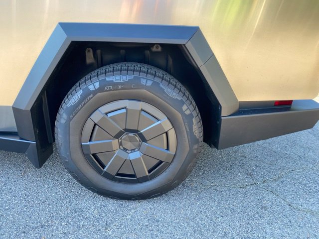 Used 2026 Tesla Cybertruck AWD Crew Cab image 23