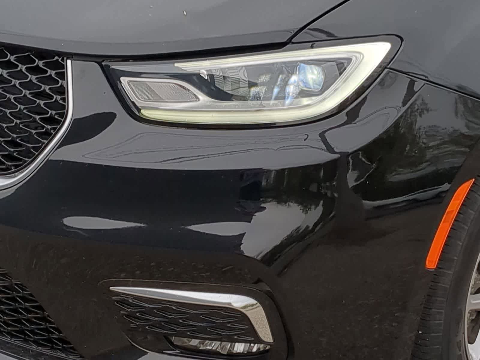 Used 2024 Chrysler Pacifica Touring-L FWD image 11