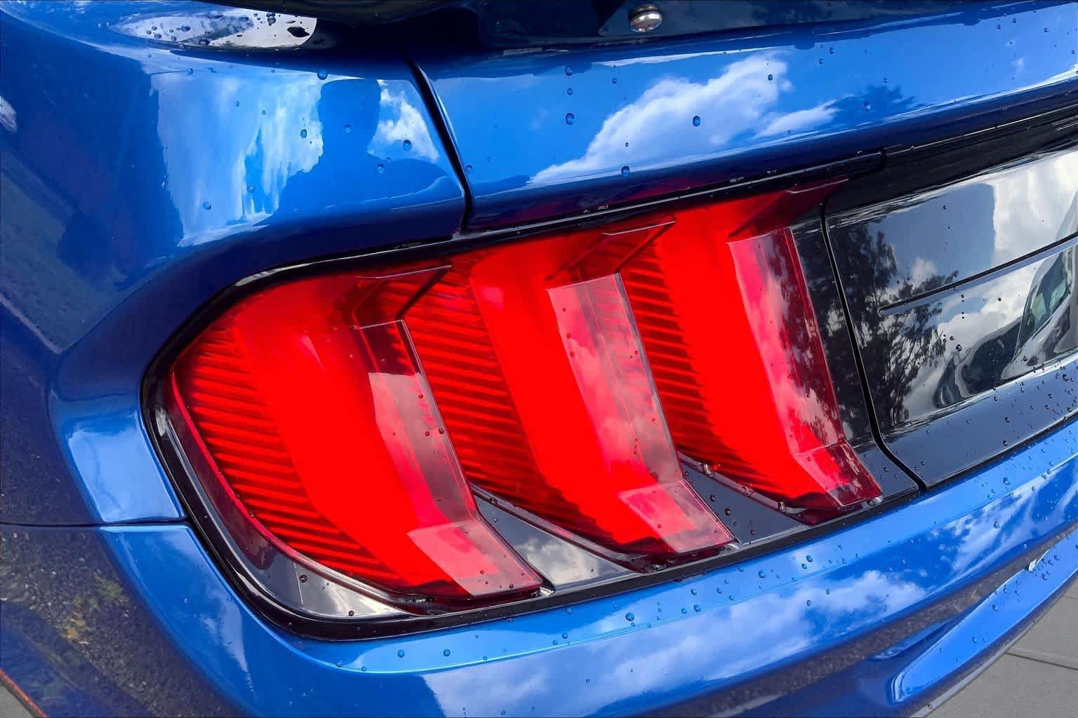 Used 2018 Ford Mustang Coupe RWD image 24