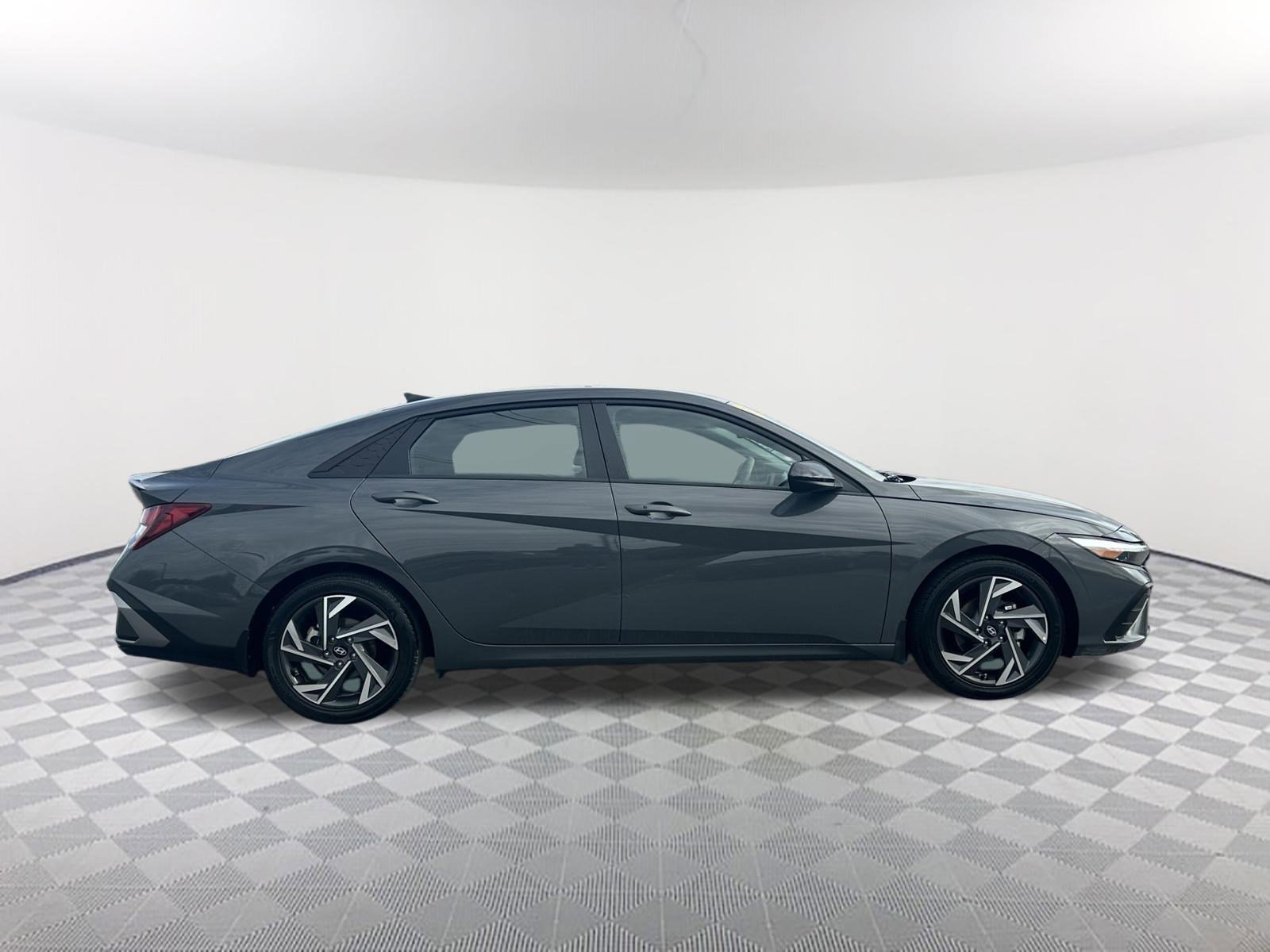 Used 2025 Hyundai Elantra Sport FWD image 6