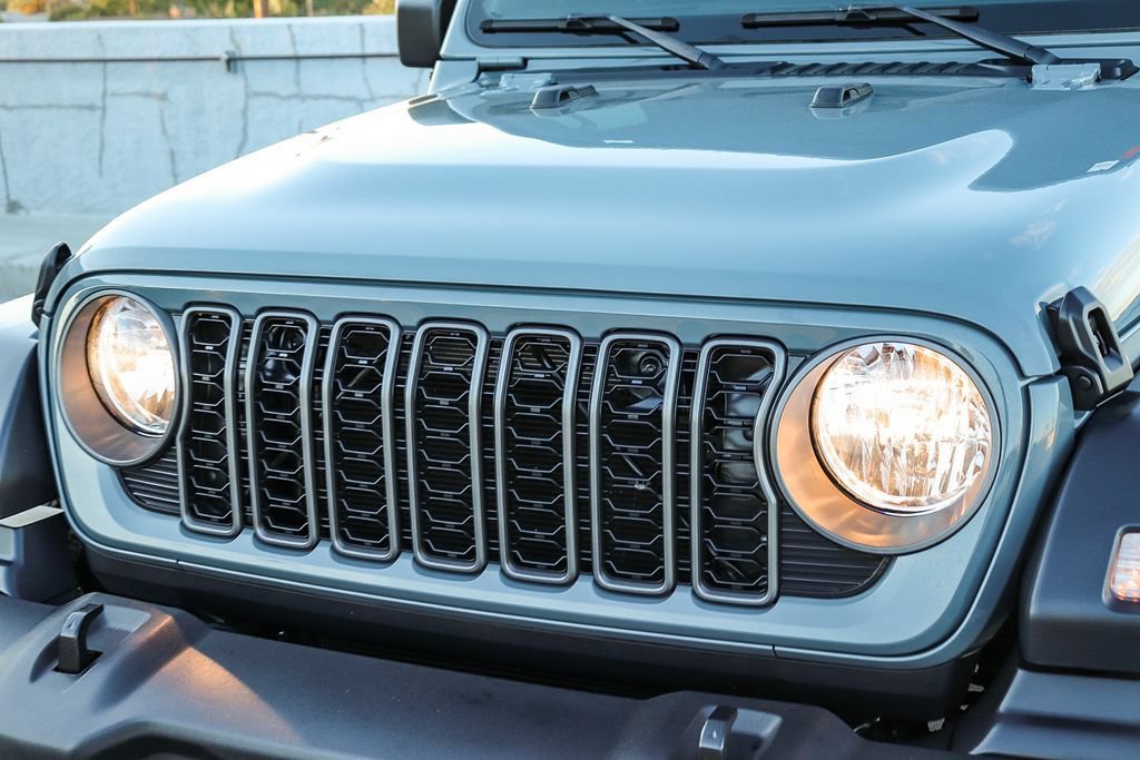 Used 2025 Jeep Wrangler Unlimited Sport AWD/4WD image 6