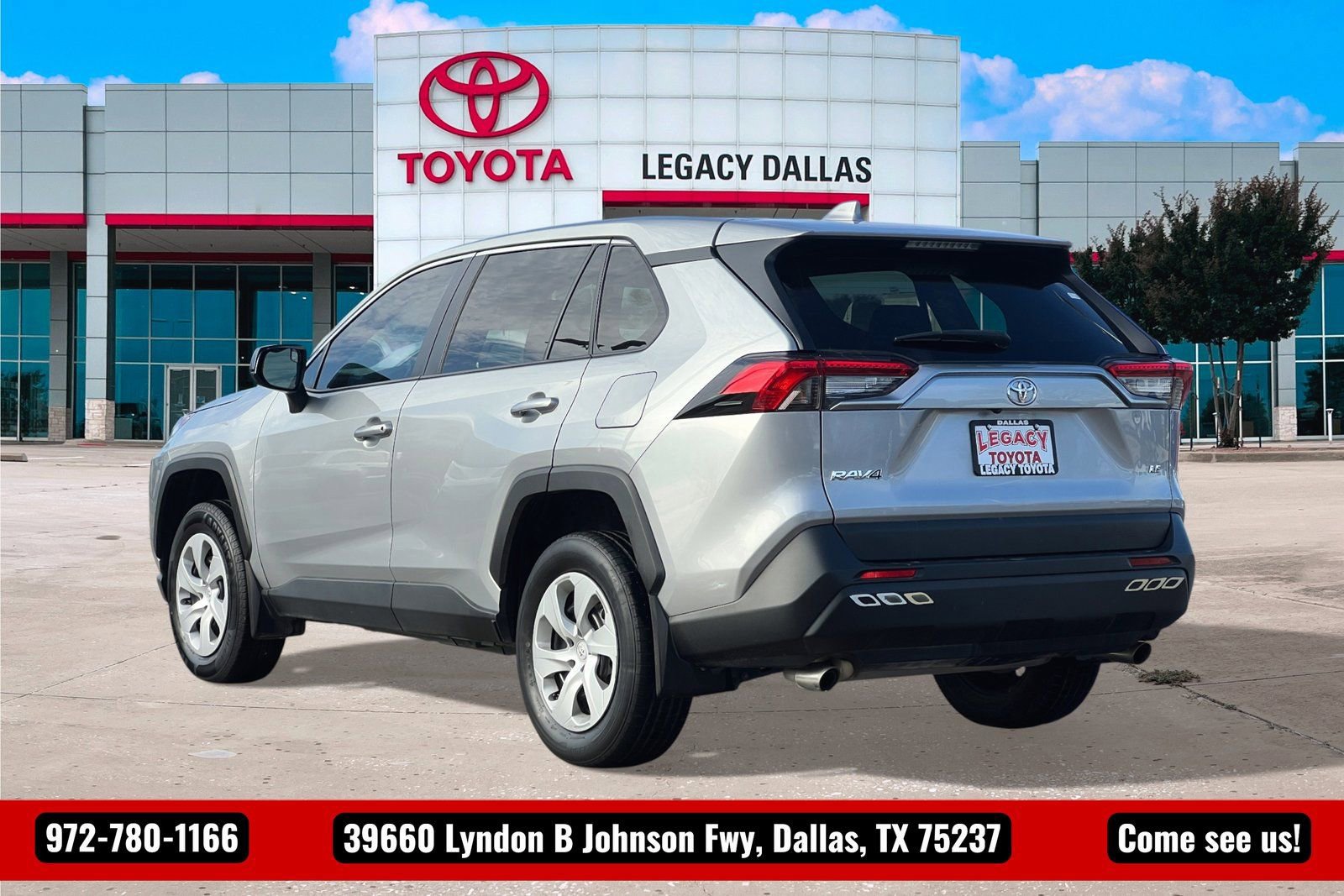 Used 2024 Toyota RAV4 LE image 7