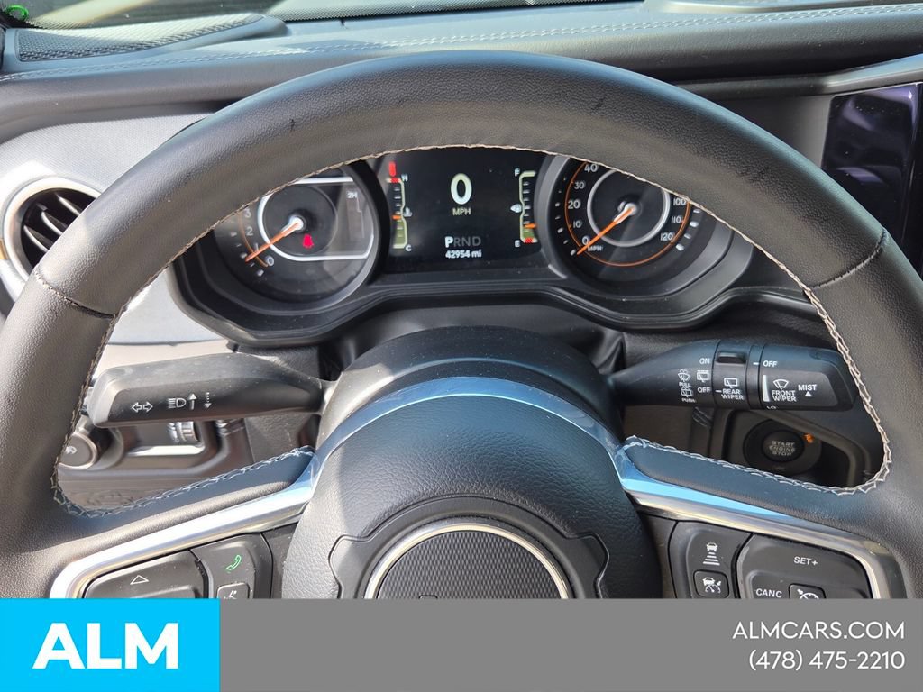 Used 2025 Jeep Wrangler Unlimited Sahara AWD/4WD image 23