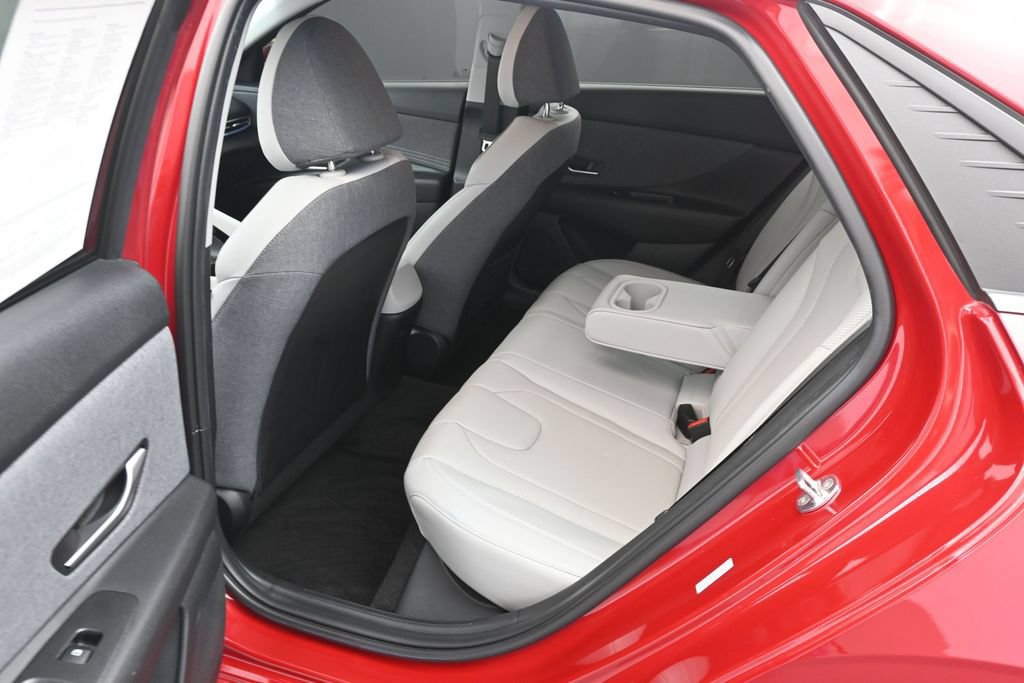 Used 2023 Hyundai Elantra Limited FWD image 19