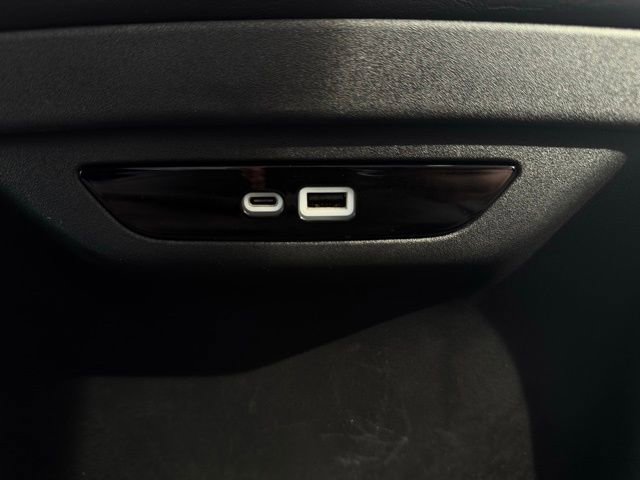 Certified 2025 Chrysler Pacifica Limited image 27