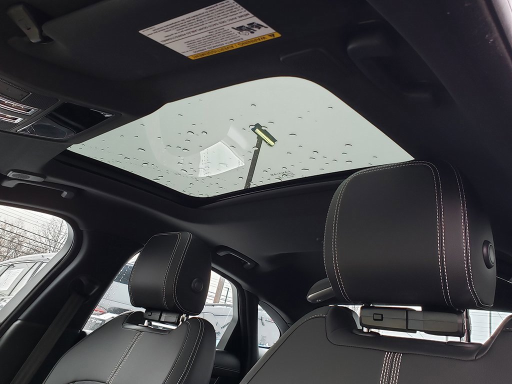 Used 2024 Jaguar XF R-Dynamic SE image 23