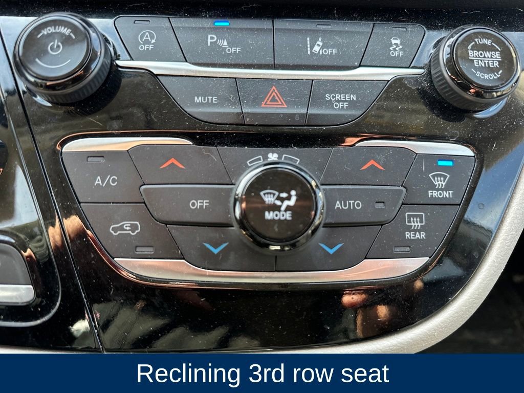 Used 2022 Chrysler Pacifica Touring-L image 19