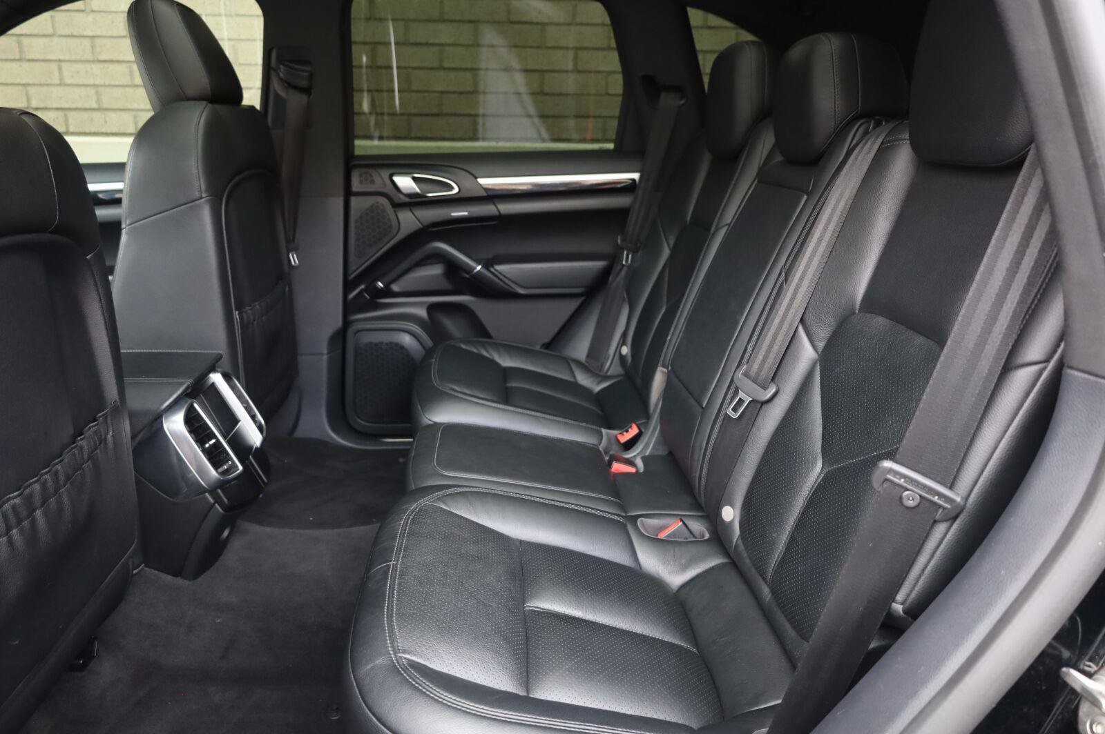 Used 2018 Porsche Cayenne AWD/4WD image 23