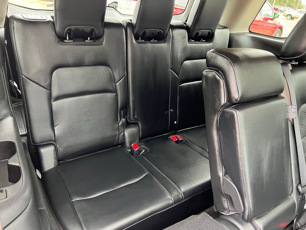 Used 2025 Nissan Pathfinder Platinum w/ Lighting Package (N92) AWD/4WD image 19