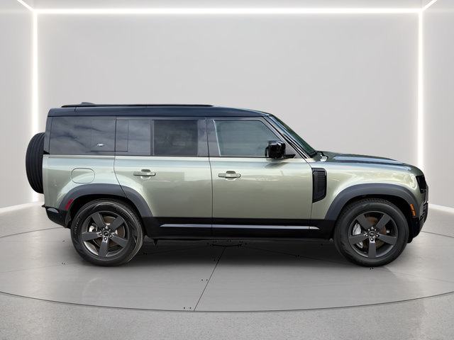Used 2023 Land Rover Defender 110 X-Dynamic SE AWD/4WD image 6