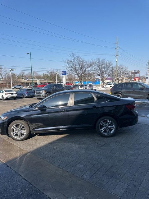 Certified 2024 Volkswagen Jetta SE w/ Panoramic Sunroof Package image 15